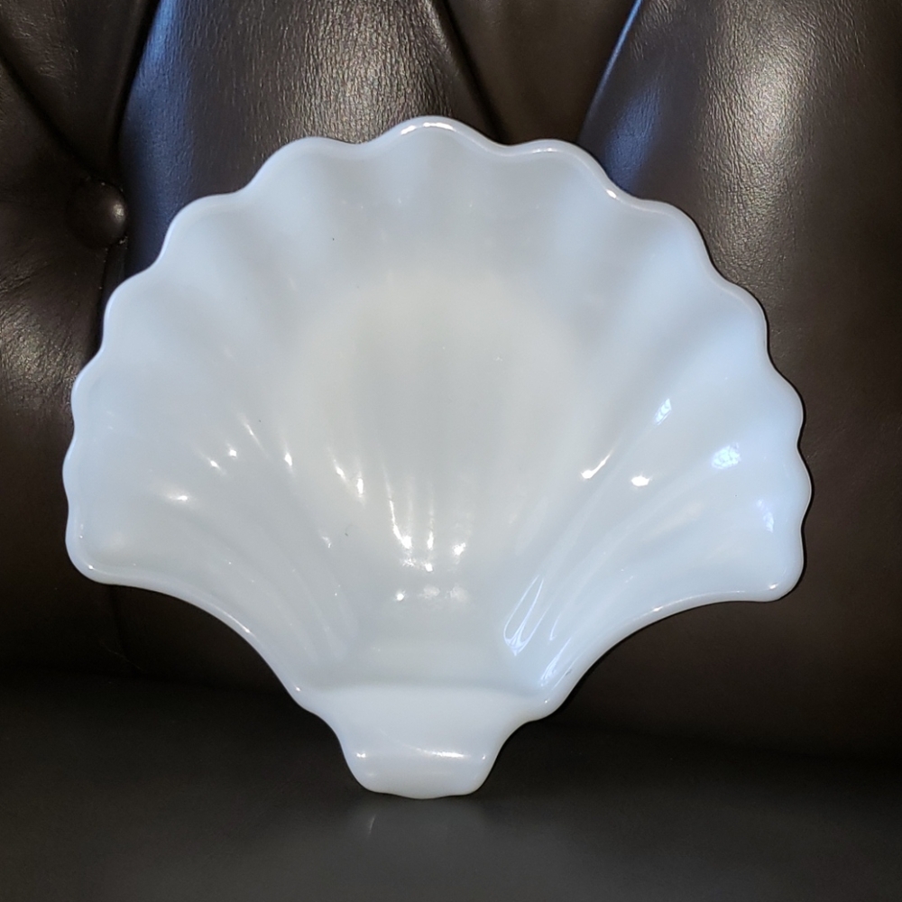 Seashell White Glass Tray